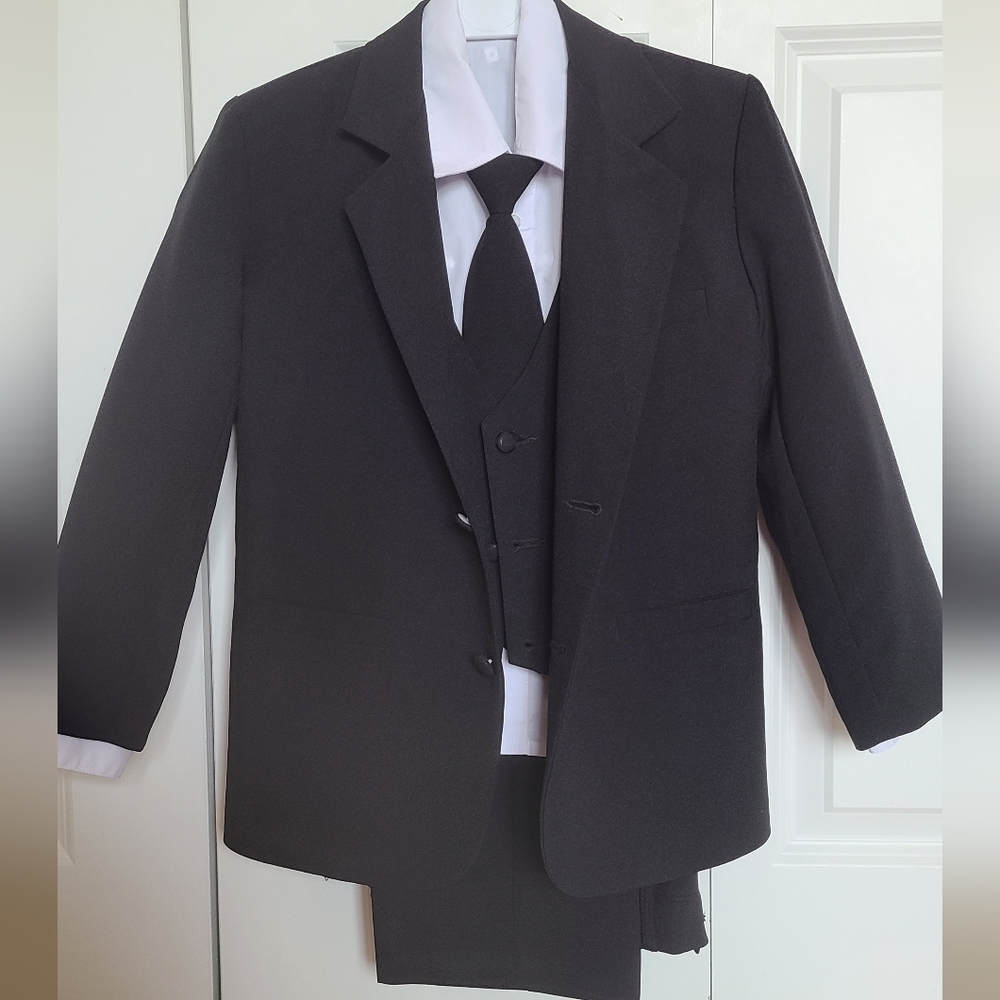 Boys 5-pc suit, size 8